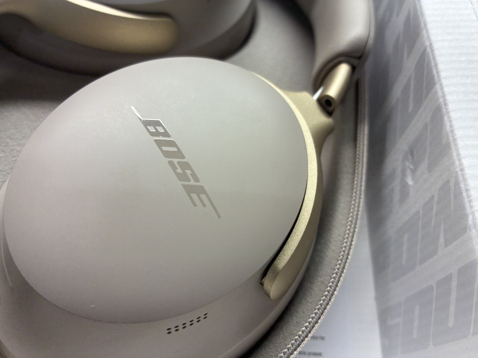 Bose Quiet Comfort Ultra Gold 4