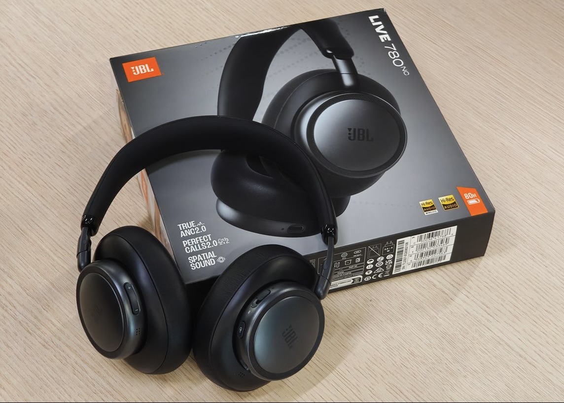 JBL Live 780NC Wireless ANC Headphones 4